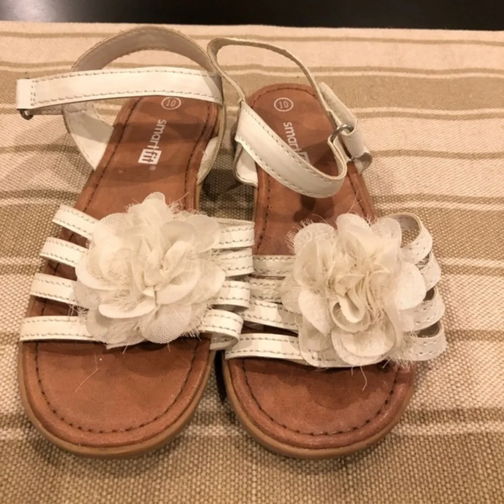 Smart fit girls white flower sandals‎ size 10
